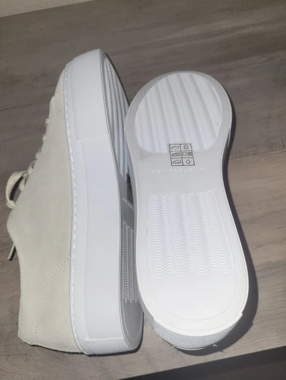New Republic Malibu suede platform sneakers In bone colorway Womens Size 8